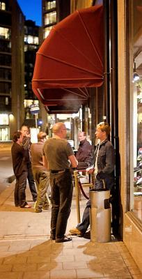 Smoking outside restaurants