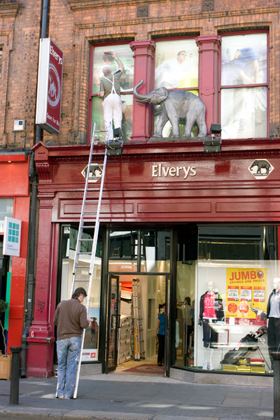 Ikke noe arbeidsmiljlov her, nei! Elverys i St. Andrew's street