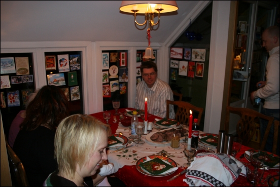 Thomas og ydis ved middagsbordet