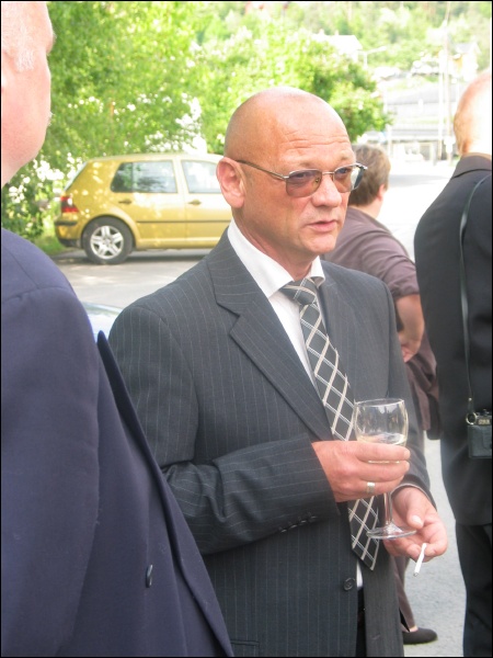 Brudgommens far venter