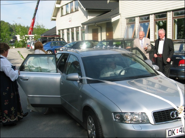 Brudeparet ankommer